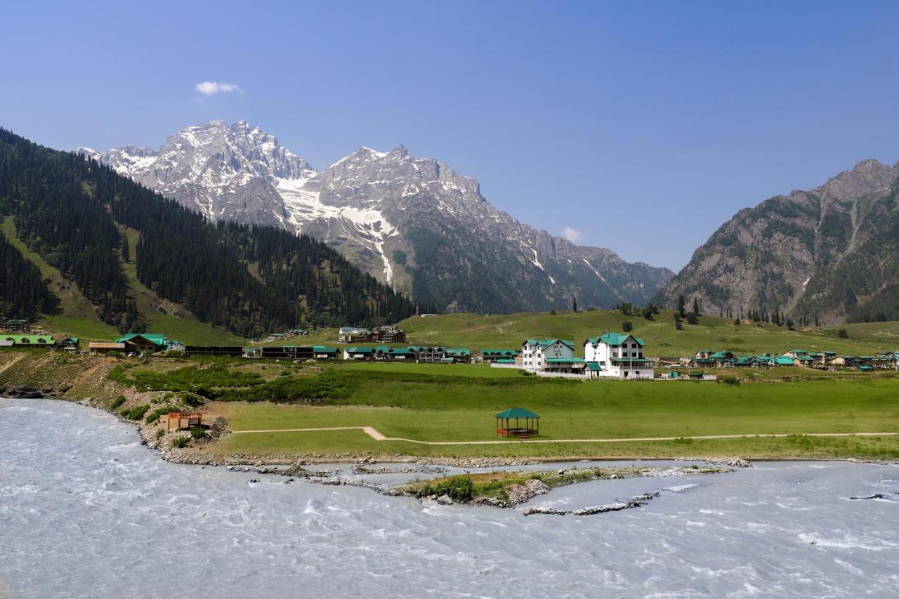 Lemon Tree Hotel, Sonamarg Bagian luar foto